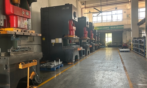 Vad är plåttillverkning och hur fungerar det?